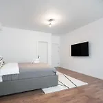 Pop Up Aparthotel 4*